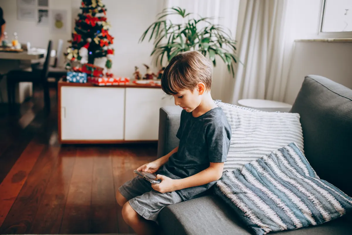 How to Build a Screen-Time Routine for Elementary Kids That Actually Sticks